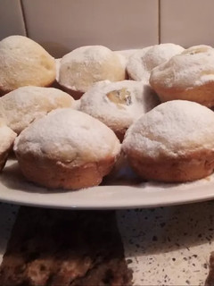 Una foto de Muffins de ciruelas confitadas