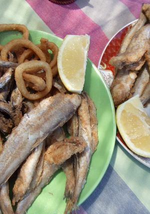 Una foto de “Pescaitos” fritos