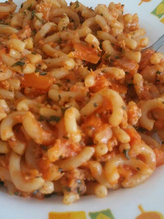 Una foto de Fideuá vegano con "carne"