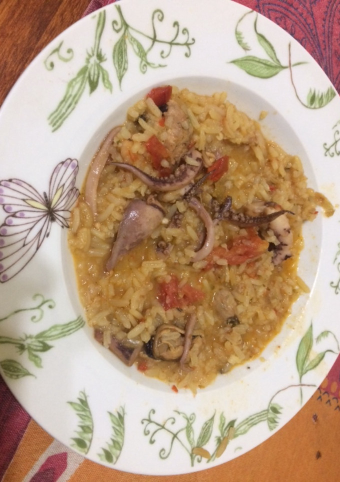 Una foto de Frutos de mar y arroz