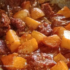 A picture of Baingan aloo kumro badi curry.