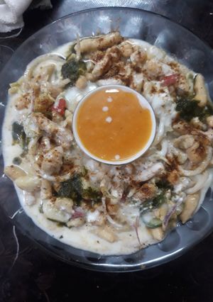 A picture of Chatpaty Dahi baray😋.