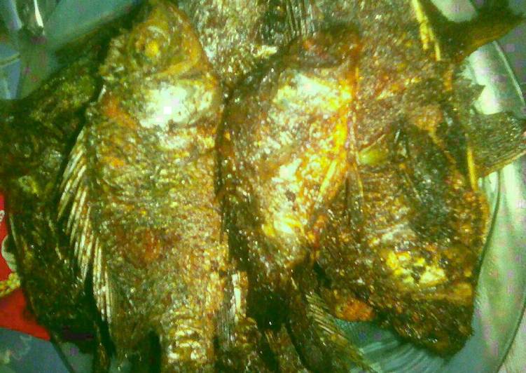 Goreng ikan mujair garing😊