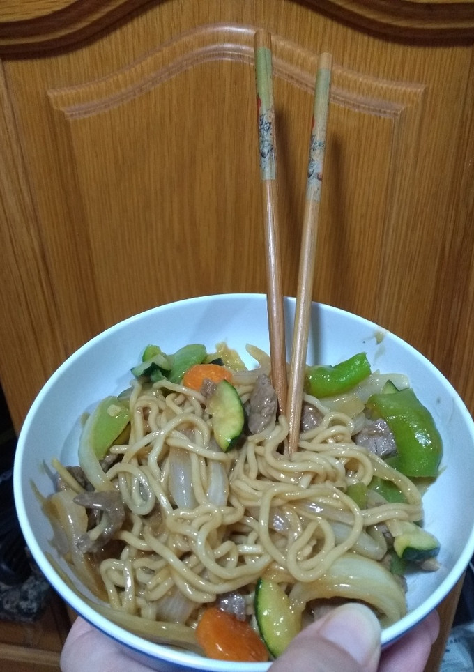 Una foto de Chop Suey de Ternera con fideos Rápido!
