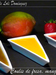 Una foto de Coulis de fresa, mango y kiwi