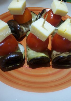 Una foto de Brochettes de berenjena 🍆🍆