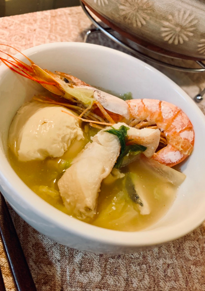 Una foto de Sopa de tofu y camarones