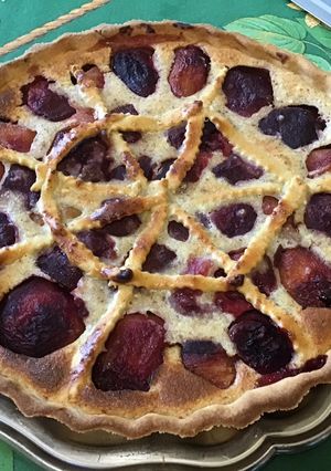 Une photo de Tarte « toile d'araignée » aux pêches de vigne et crème d'amandes