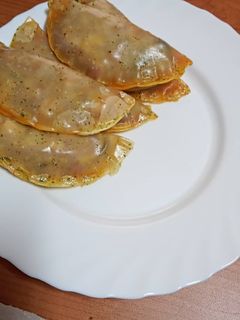 Una foto de Empanadillas de caballa, pimiento del piquillo y huevo duro