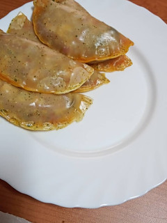Una foto de Empanadillas de caballa, pimiento del piquillo y huevo duro