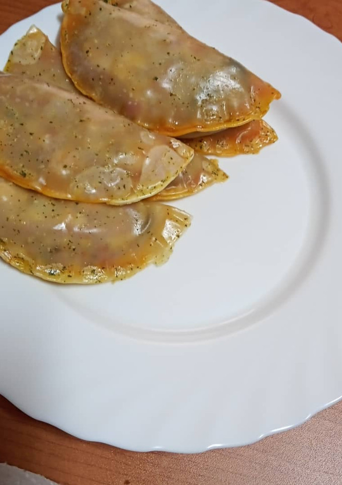Una foto de Empanadillas de caballa, pimiento del piquillo y huevo duro