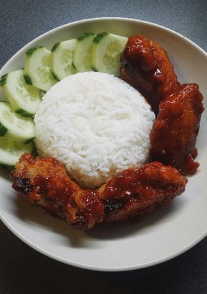 Hình của món Gà sốt cay.