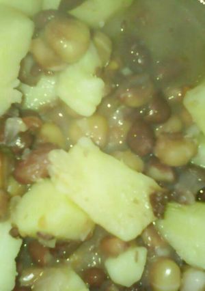 A picture of Stewed githeri cooked with potatoes.