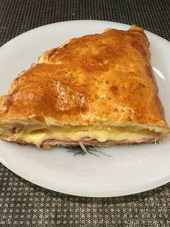 Una foto de Hojaldre de jamón York y queso