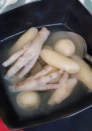 A picture of Cilok Kuah Ceker / Tapioca Balls and Chicken Feet Soup.