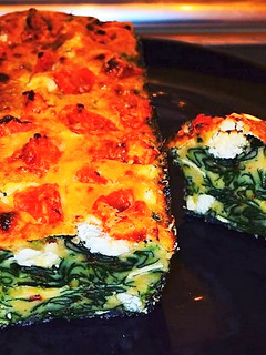 Una foto de Pastel de acelgas rojas y queso de cabra