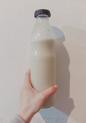 Una foto de Leche de almendras 🌰 | VEGAN