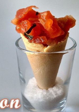 Una foto de Cucurucho de salmón en vasitos