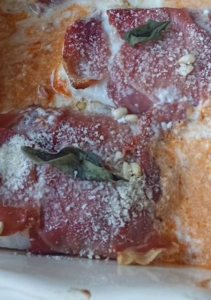 Une photo de Gratin de cabillaud au pesto et jambon cru