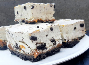 Una foto de CHEESECAKE OREO CON CORAZÓN DE DULCE DE LECHE!!