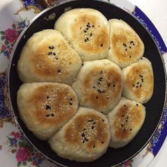 A picture of Simple buns.