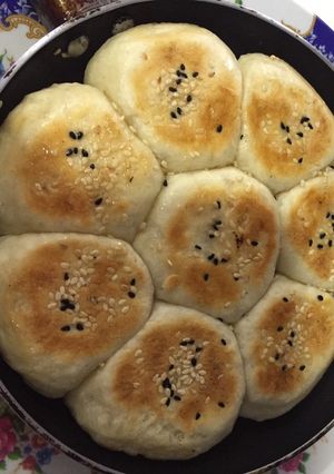 A picture of Simple buns.
