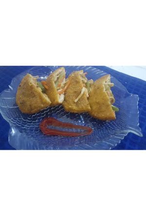 A picture of Chicken white sauce pockets.