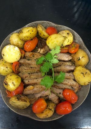 Hình của món Bò bitet + rau củ.