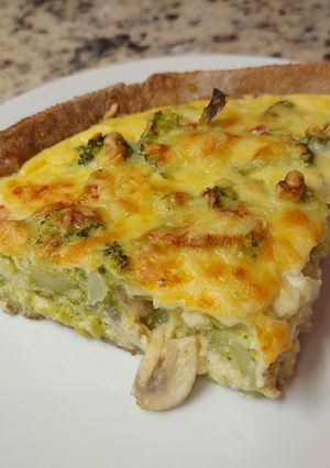 Una foto de Tarta integral de brócoli y hongos