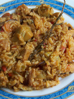 Una foto de Arroz con carne y setas