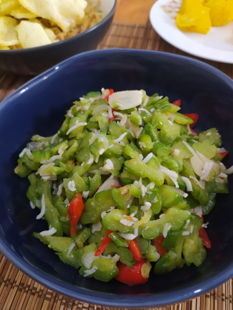 Cara Gampang Membuat Tumis Pare Teri, Lezat