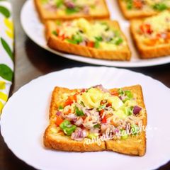 A picture of Cheese veggies toast.
