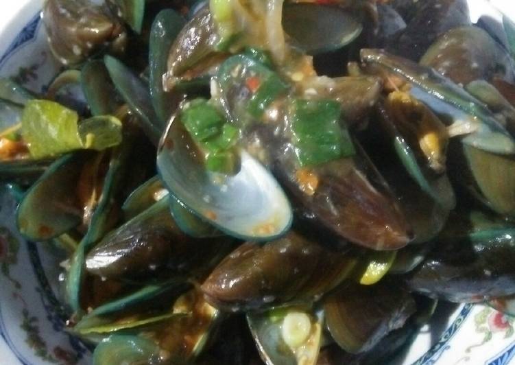 Kerang hijau kemangi saus pedas manis