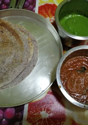 கறுப்பு உளுந்து தோசை, கொத்தமல்லி தழை சட்னி செய்முறை முக்கிய புகைப்படம்