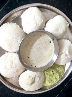 इडली (idli recipe in Hindi) रेसिपी मुख्य फोटो