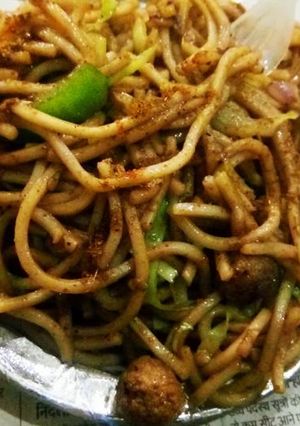 चाऊमीन(Chowmein recipe in Hindi) रेसिपी मुख्य फोटो