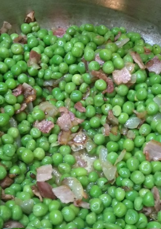 Una foto de Guisantes con bacon y cebolla