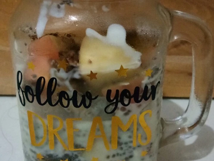 Langkah Mudah untuk Membuat Resep  Overnight oatmeal diet 1 yang Enak Banget, Enak