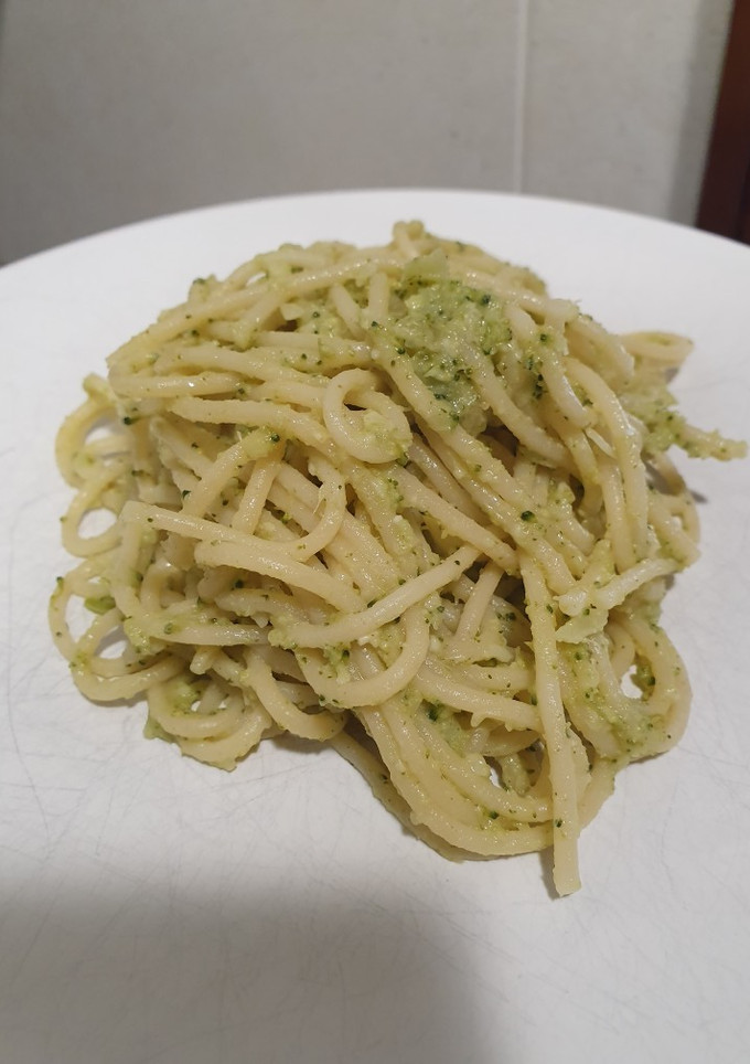 Una foto de Spaghetti con falso pesto de brócoli