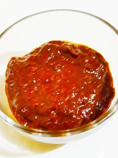 शेजवान सॉस (schezwan sauce recipe in marathi) रेसिपी चे मुख्य फोटो