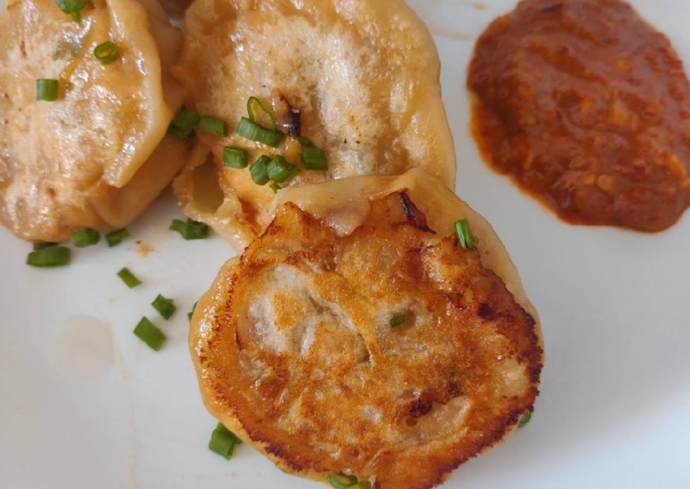 Shrimp Pot Sticker with Spicy Garlic Sauce