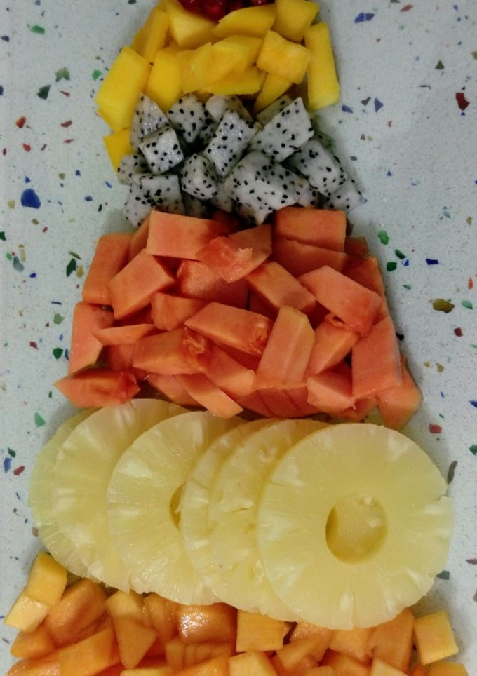 Una foto de Árbol navideño de frutas