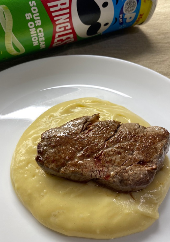 Una foto de Filet de vedella amb puré de patates pringles