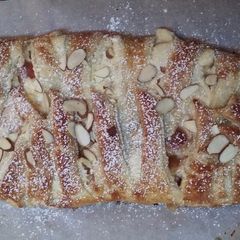 A picture of Peaches and Cream Strudel.