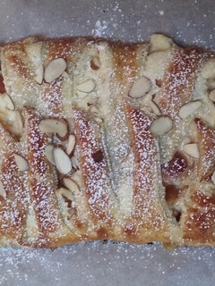 A picture of Peaches and Cream Strudel.