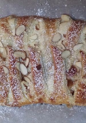 A picture of Peaches and Cream Strudel.