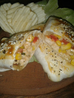 Una foto de Rollitos de hojaldre rellenos de pollo y choclo.💛