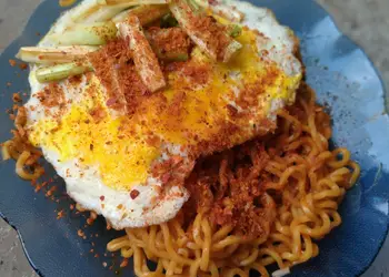 Caranya Menyajikan Mi Goreng Bon Cabe Instan Paling Enak