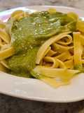 Tagliatelli con pesto de espinacas