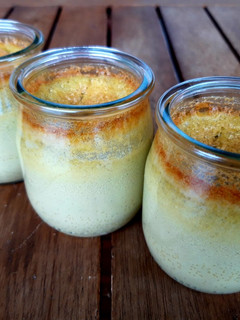 Una foto de Flan de coco triple sin